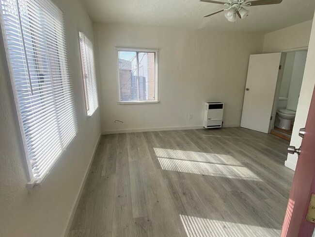 Interior Photo - 1645 N. Harvard Blvd.,