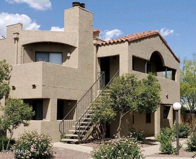 Foto del edificio - 1745 E Glenn St