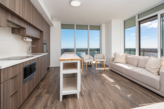 Photo du bâtiment - 8 Eglinton Ave E