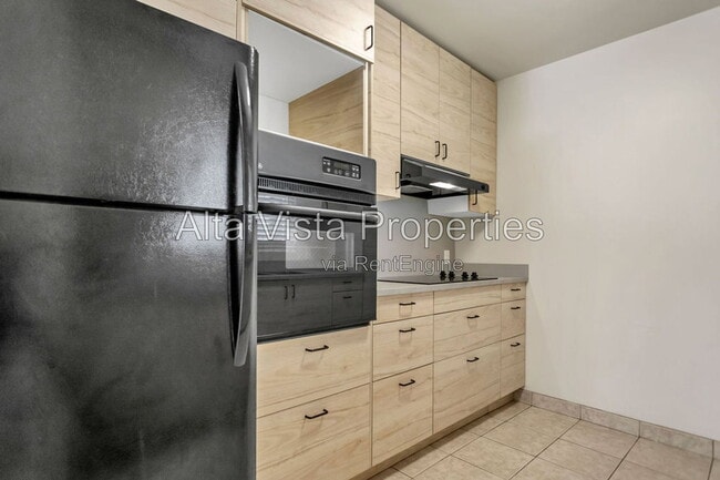 Building Photo - 425 Bonair St
