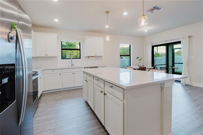 Foto del edificio - 3001 Hibiscus Ave