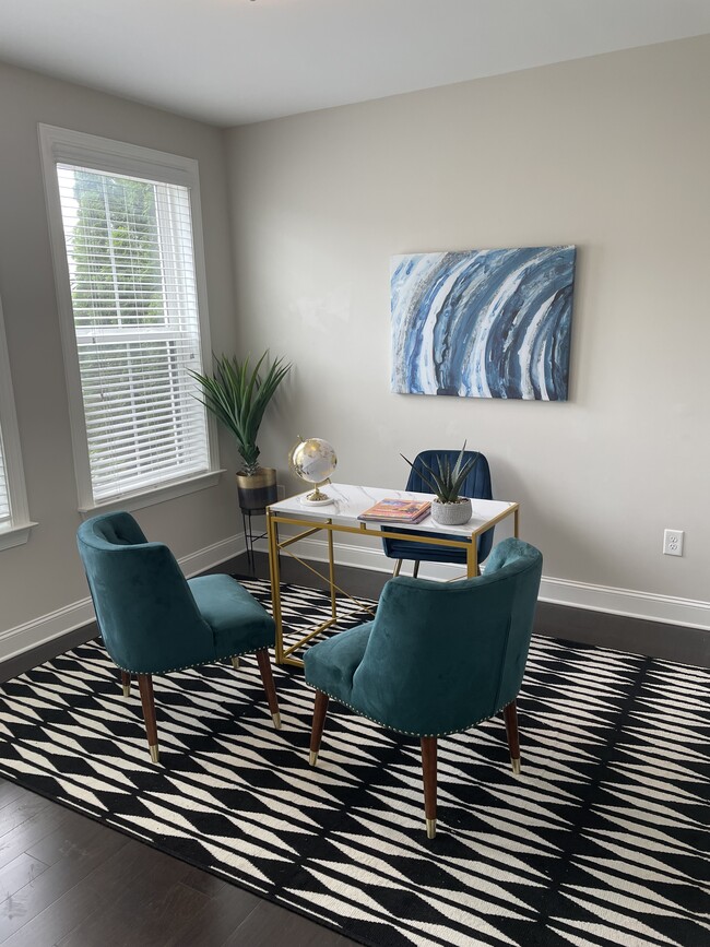 Room on the ground floor - 618 Morning Glory Pl NE