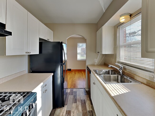 Building Photo - 675 Brookside Dr