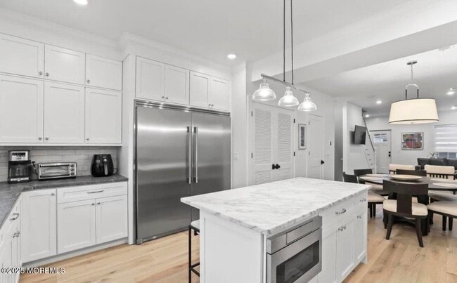 Building Photo - 7 Center St