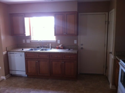 Building Photo - 1041 Casanova Dr