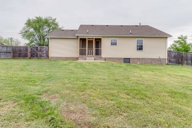 Foto del edificio - Beautiful 3bd 2 ba home with a large lot a...