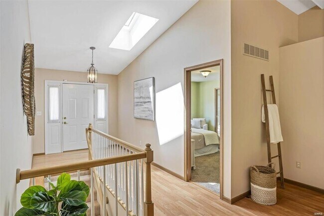 Building Photo - Sought after Lake St. Louis Community!