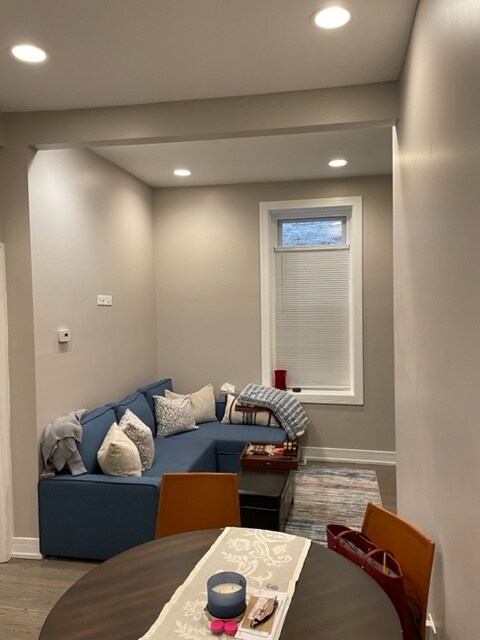 sala de estar - 2336 N Southport Ave