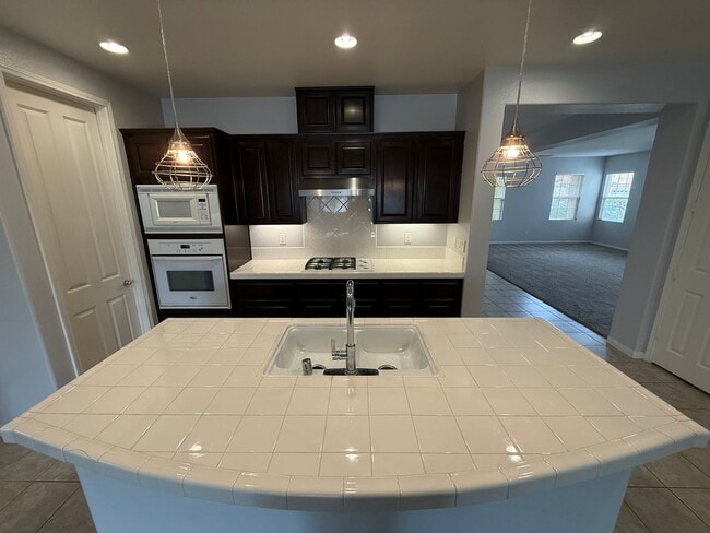 Building Photo - Elegant 4-Bedroom, 3-Bathroom Home with 3-...