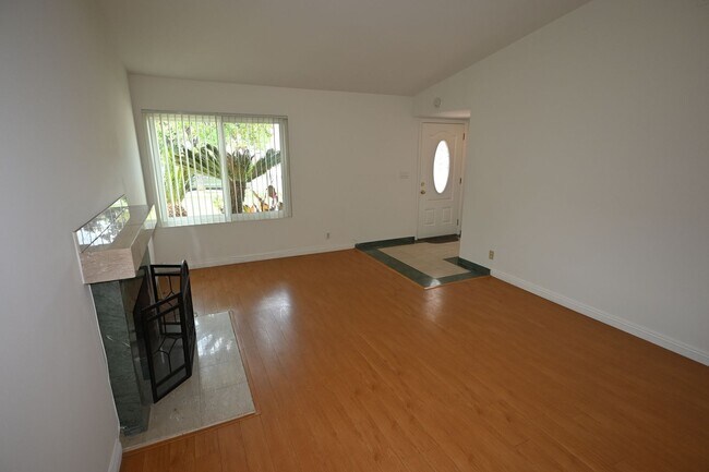 Foto del edificio - Cozy 1 Story 4 Bedroom 2 Bath SFR in Cerritos