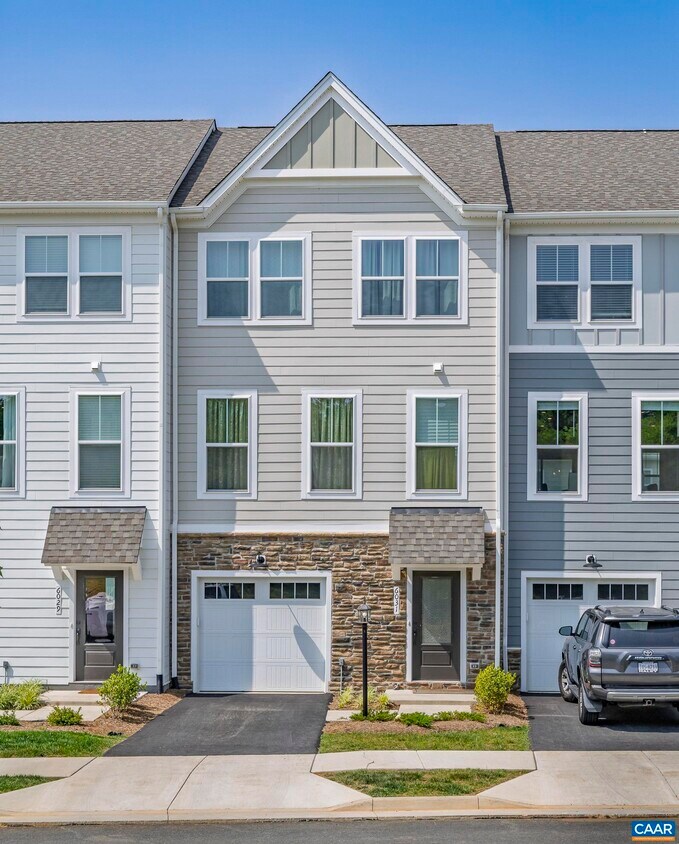 Foto principal - 6031 McComb St
