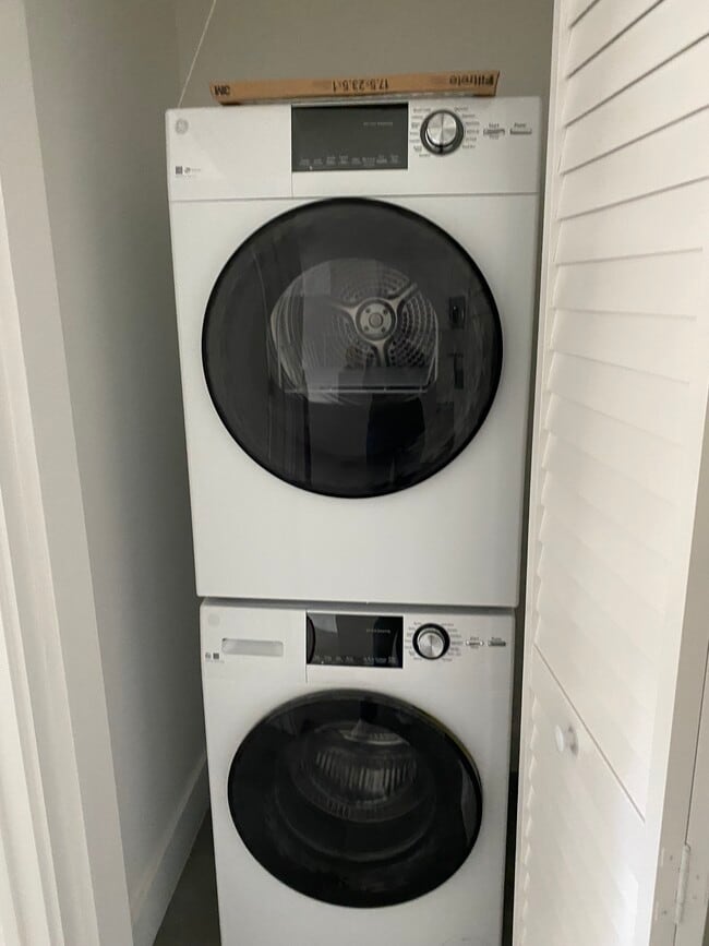 Washer/Dryer - 705 New York St