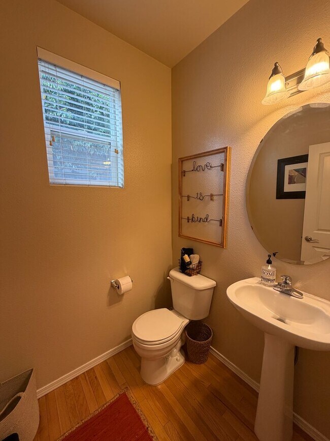 Foto del edificio - 3510 Becket St NE