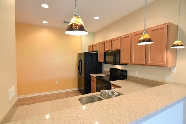 Building Photo - OVIEDO 3br 2.5ba townhome in Arborview Par...