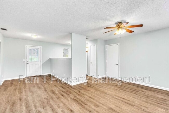 Building Photo - 215 Laurelwood Dr