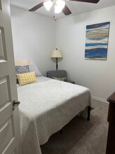 Building Photo - 3701 SW Mistletoe Ave