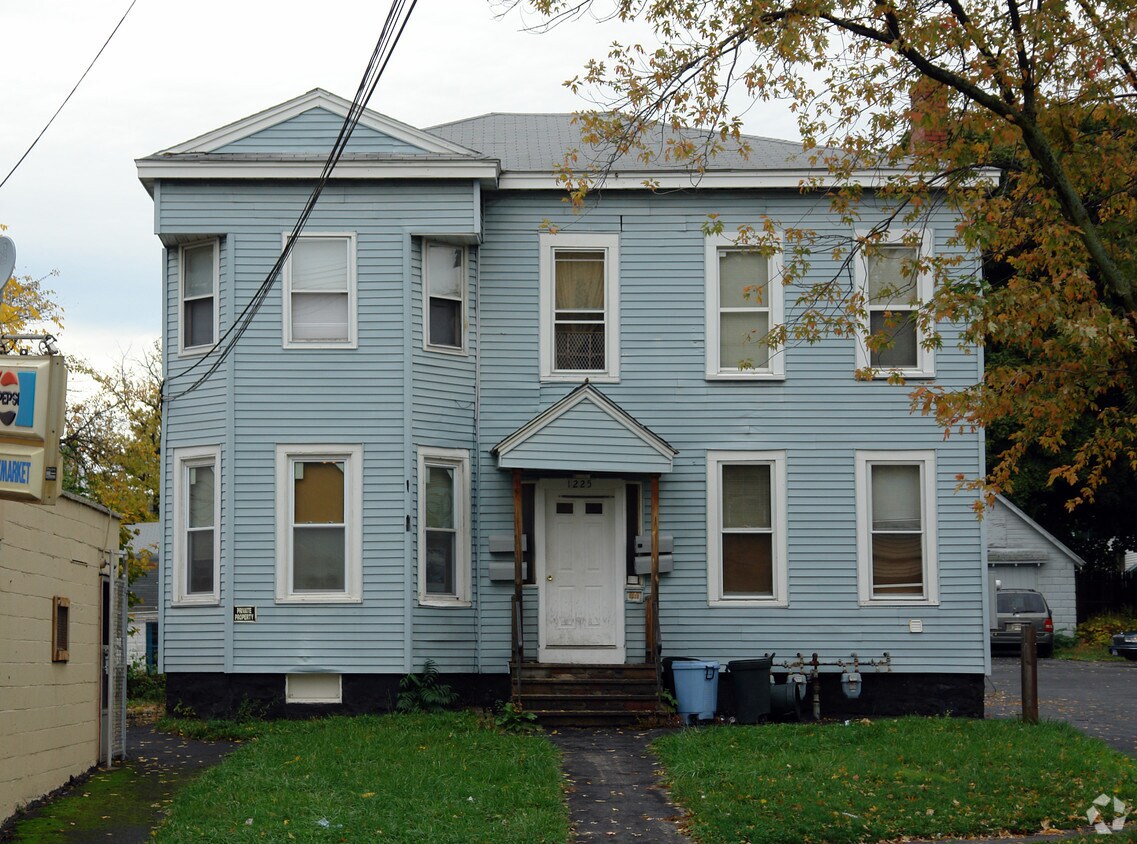 Primary Photo - 1225 Butternut St