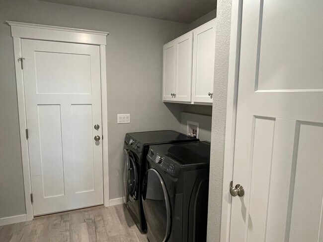 Laundry with Washer & Dryer - 4719 Van Buren Ave