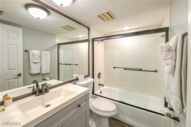 Foto del edificio - 8400 Estero Blvd