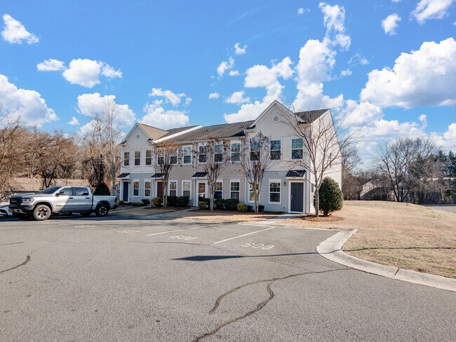 Foto del edificio - 608 Cahill Ln