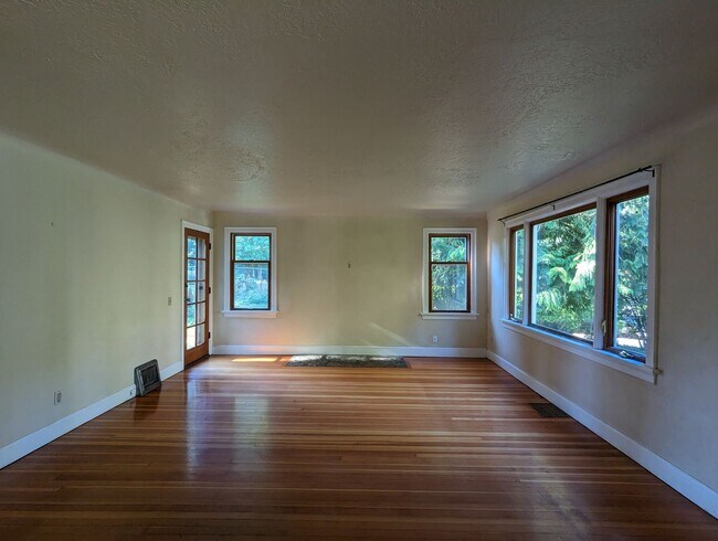 Building Photo - 4 br, 1 bath House - 18560 26th Ave NE