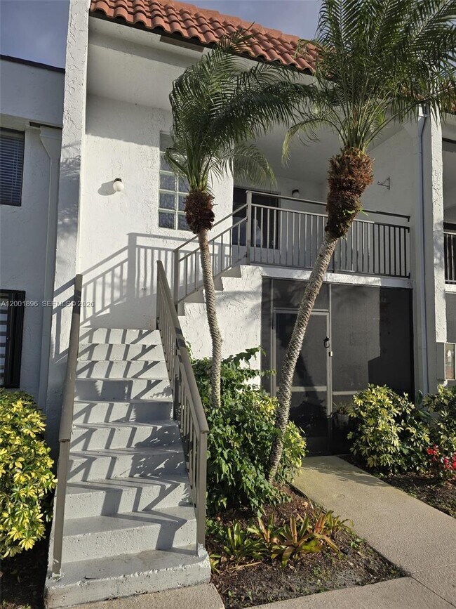 Foto del edificio - 310 Racquet Club Rd