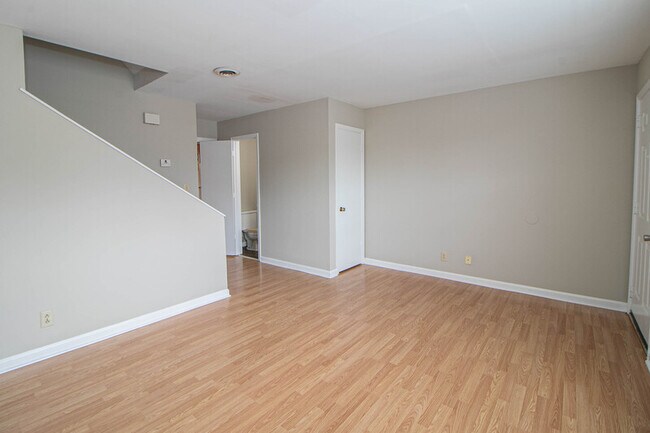 Foto del edificio - 810-D Golfview Place