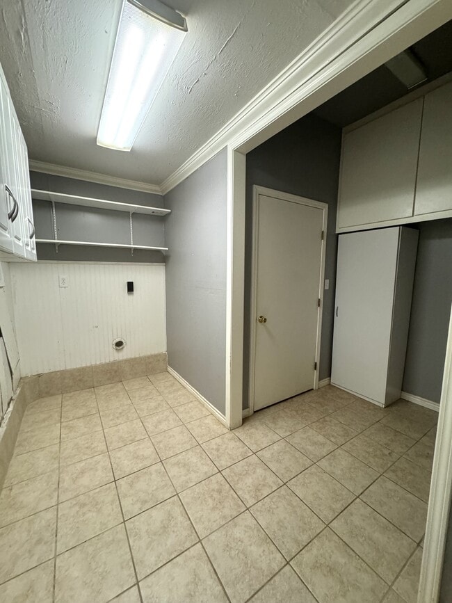 Building Photo - 3504 Lewis Ln