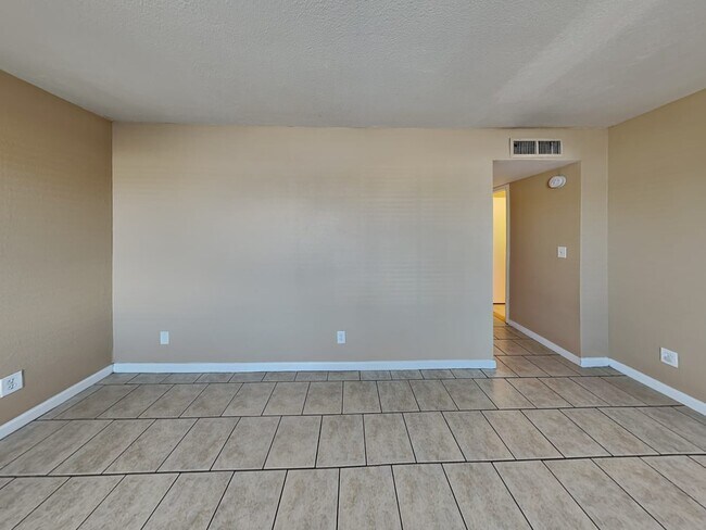 Building Photo - 3007 N 87th Ave