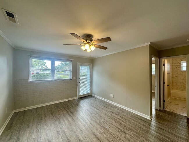 Foto del edificio - SEAGATE VILLAGE - Located off Greenville A...