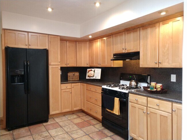Building Photo - 1210 Tijeras Ave NE