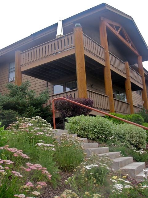 Primary Photo - 8251 Meadowview Ct