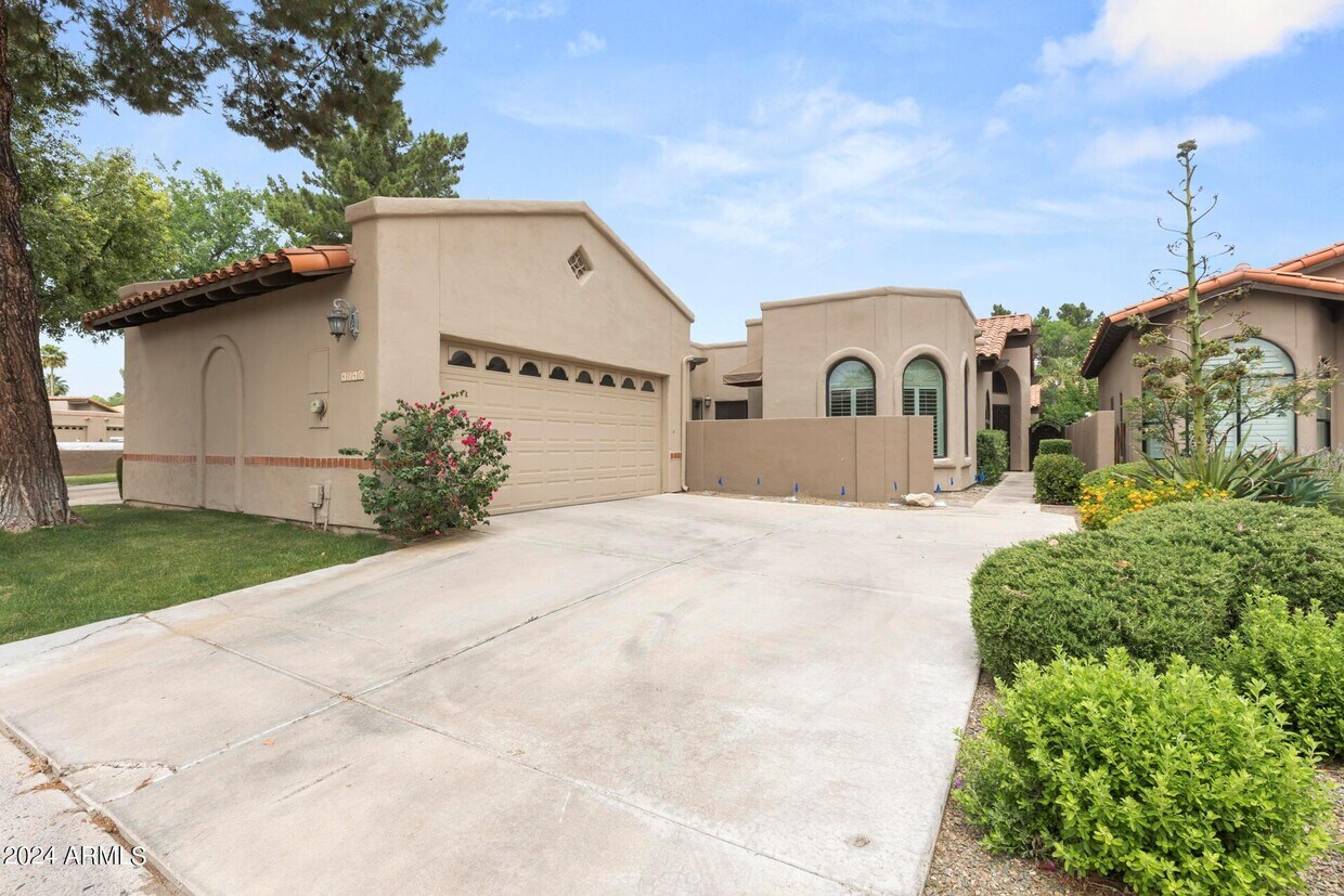 Primary Photo - 4040 E Lupine Ave