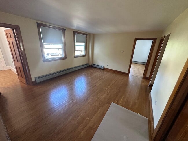 Building Photo - Updated Norwood 1st Floor Unit | Bright, S...