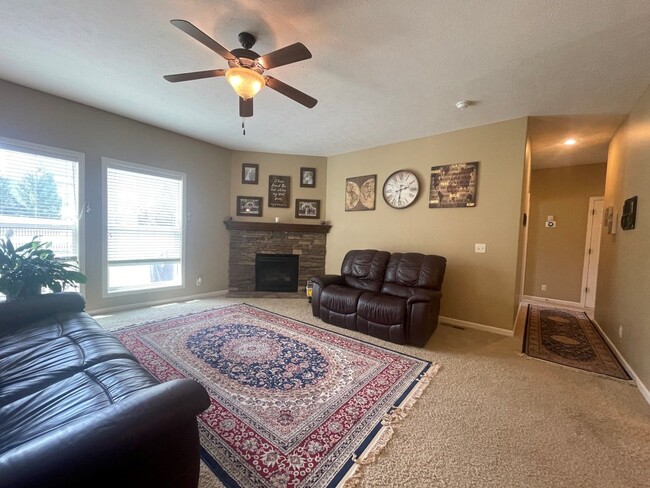 Building Photo - Ranch in Shadow Lake Papillion