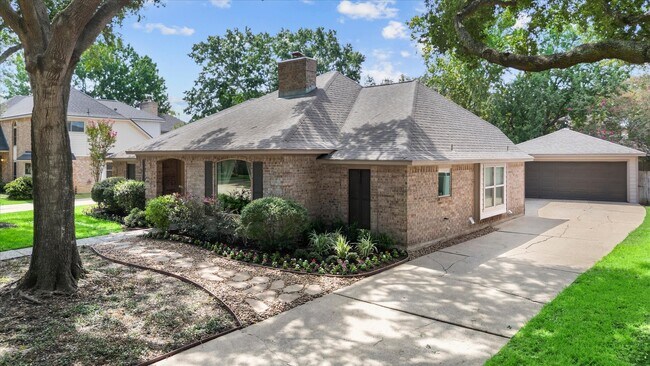 Foto del edificio - 18315 Forest Town Dr