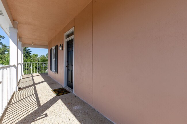 Foto del edificio - Available now! Top-Floor Bayfront Condo | ...