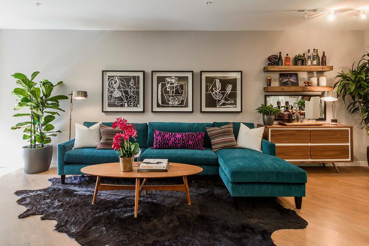 Foto principal - 610 E Weddell Dr