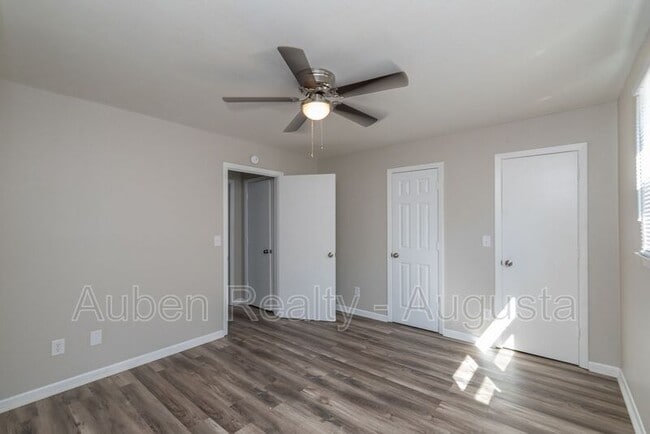 Foto del edificio - 1602 Johns Rd