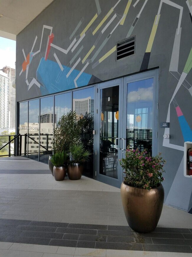 Foto del edificio - 121 NE 34th St