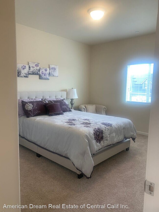 Building Photo - 4 br, 2.5 bath House - 2236 W Heather Ln