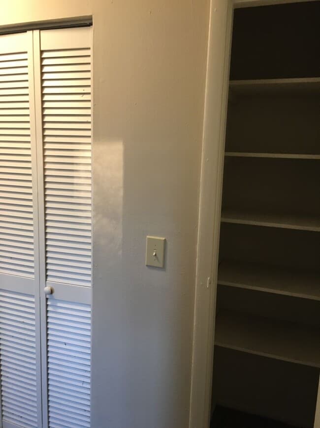 Building Photo - 2812 Larwill Ct