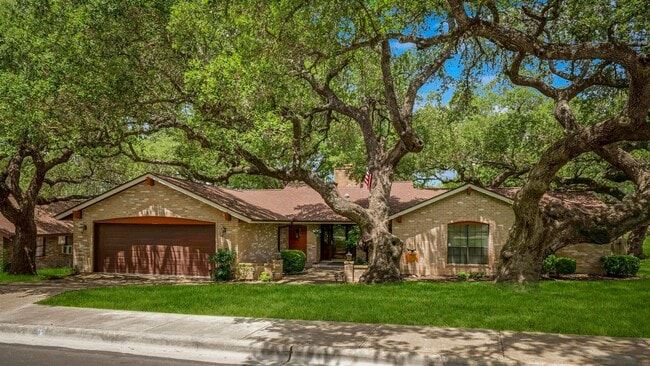 Building Photo - GORGEOUS OAK FOREST SINGLE-STORY HOME