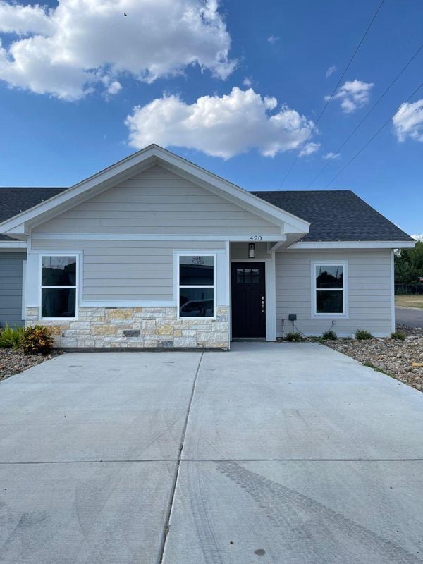 Building Photo - 424 3 1/2 Street