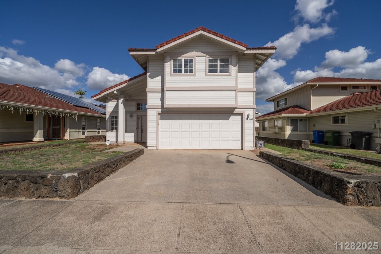 Primary Photo - Golf Club Estates 3BR/2.5BA Available 12/16! (Waikele)