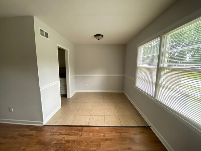 Building Photo - 1383 Abernathy - Available Now!