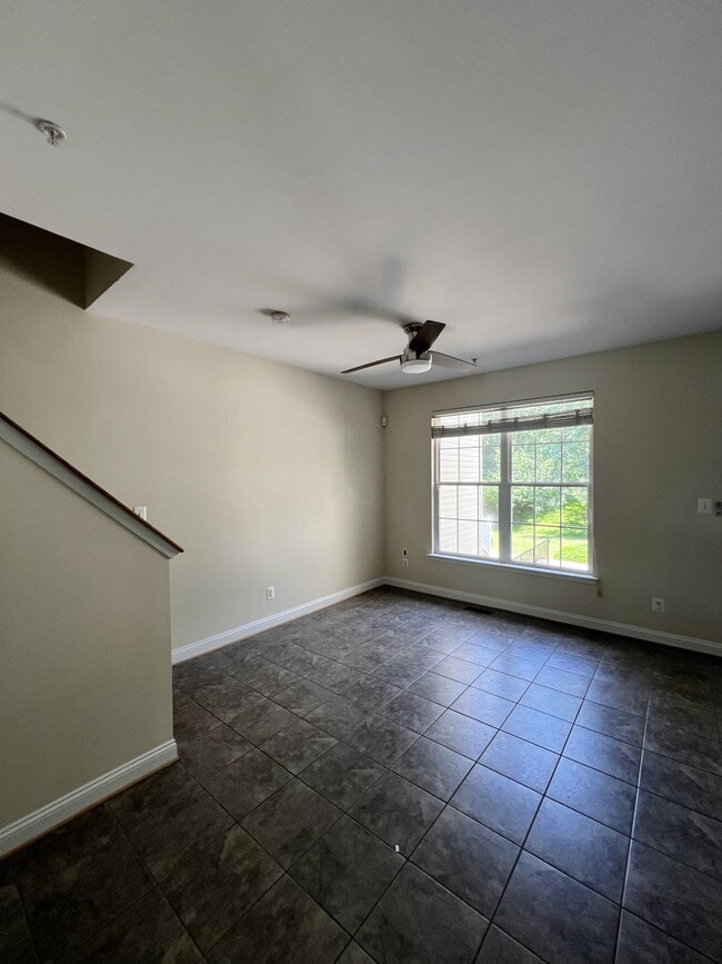Building Photo - 512 Callander Way