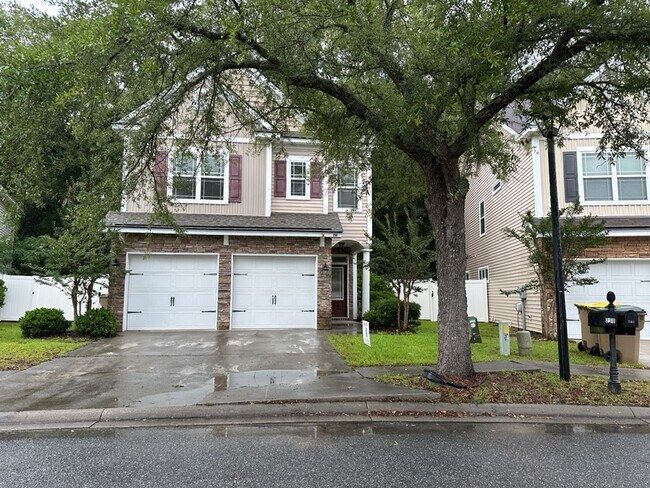 Building Photo - 250 Summer Hill Way