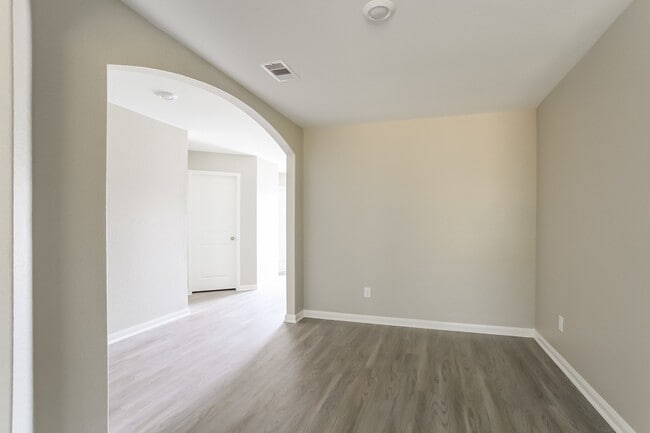 Building Photo - 27084 Leonardo Dr