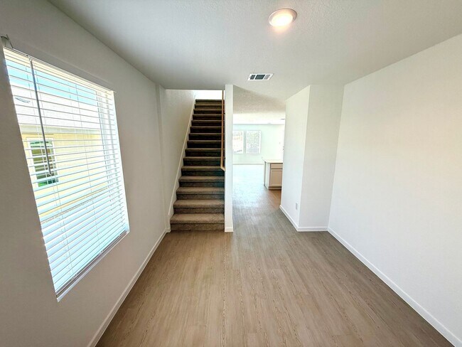 Foto del edificio - **APPLICATION RECEIVED** AVAILABLE NOW! Newly Built 2 Story 4 Bedroom / 2.5 Bath Home w/ Garage!